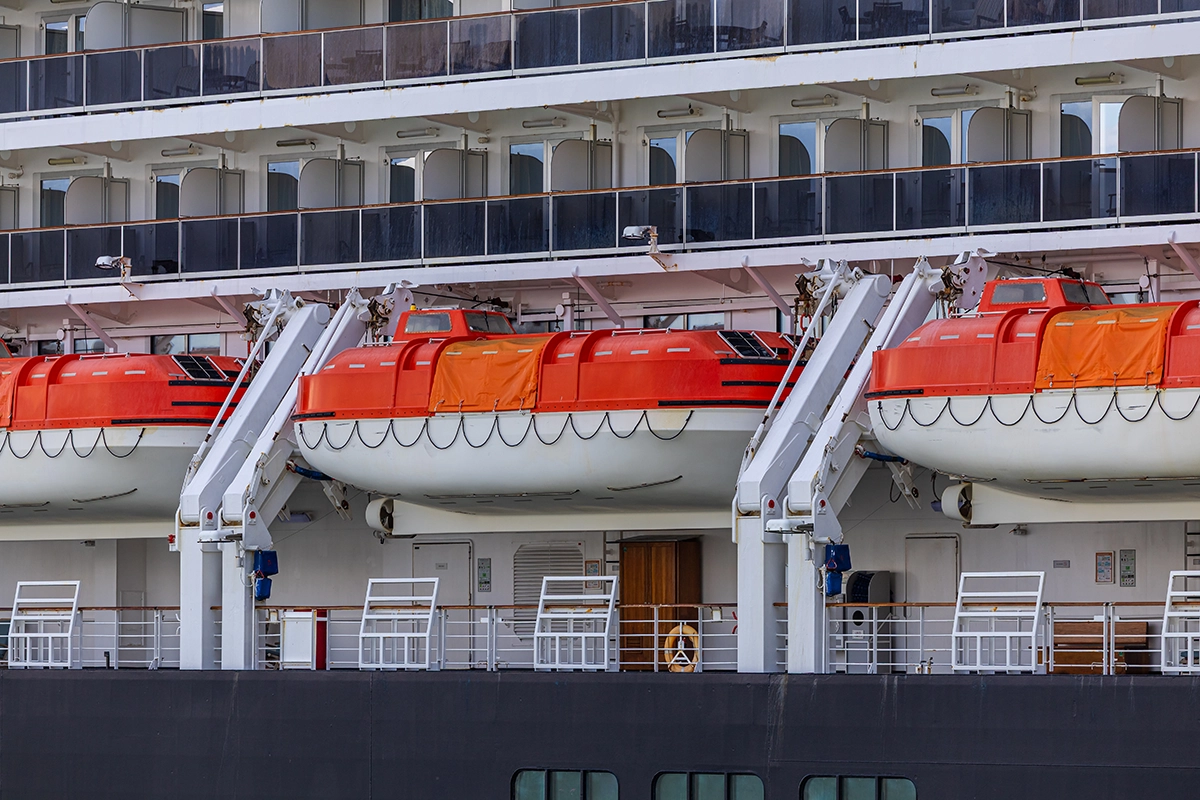 Side view of cruise ship with lifeboats mounted along the deck for passenger safetyw